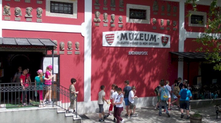Belvárosi múzeumok (Babamúzeum, Történelmi Panoptikum, Csigaparlament)
