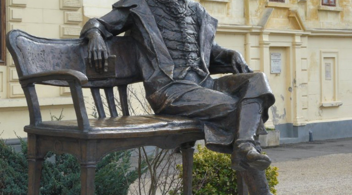 Festetics György ülőszobra
